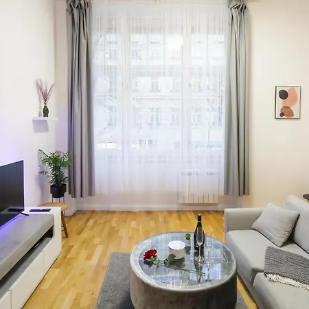 Chic Flat On Jecna Walk To Wenceslas Sq And Museum Διαμέρισμα *