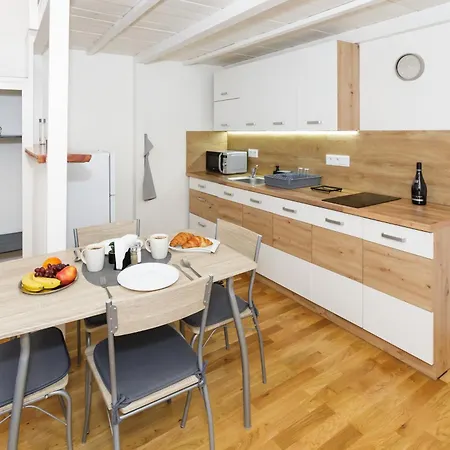 Chic Flat On Jecna Walk To Wenceslas Sq And Museum *