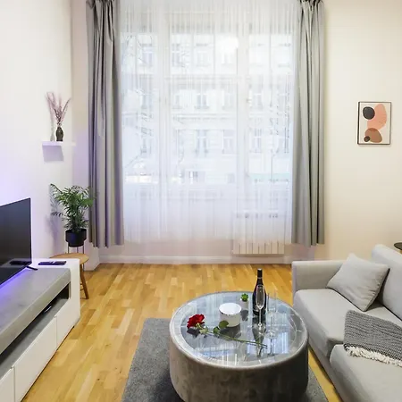Διαμέρισμα Chic Flat On Jecna Walk To Wenceslas Sq And Museum *