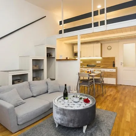 Chic Flat On Jecna Walk To Wenceslas Sq And Museum Appartement *