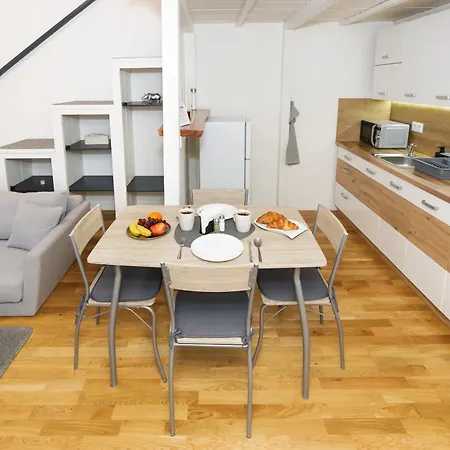 아파트 Luxury Near The Downtown 프라하