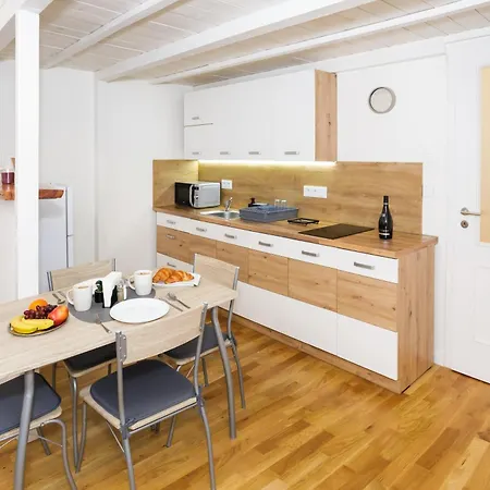 Apartment Luxury Near The Downtown