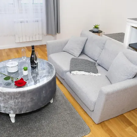 Luxury Near The Downtown Апартаменты Прага