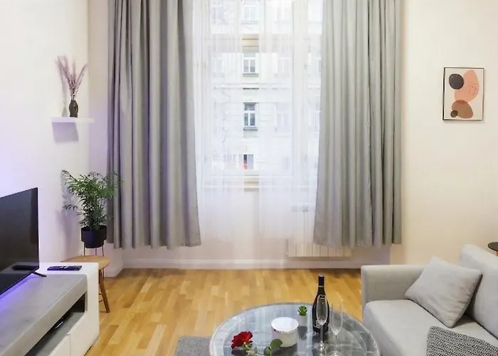Chic Flat On Jecna Walk To Wenceslas Sq And Museum Apartament *