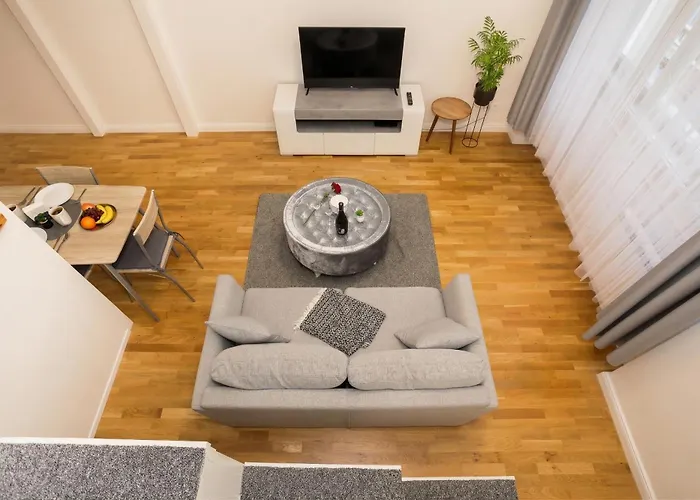 Chic Flat On Jecna Walk To Wenceslas Sq And Museum Praga